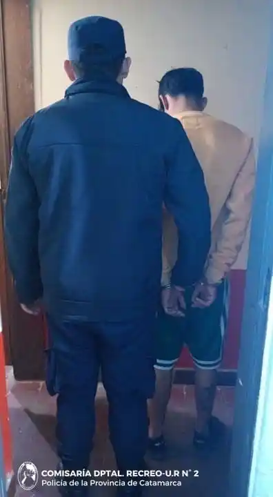 Agredió a su pareja y le robó el celular: lo atraparon mientras huía en Recreo