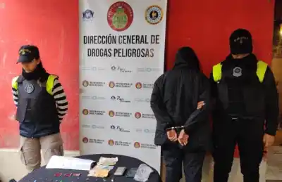 Vecinos denunciaron y la Policía encontró 90 dosis de cocaína en una vivienda