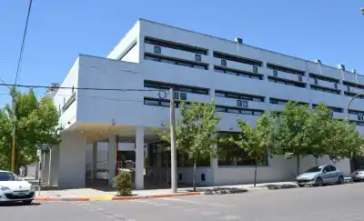 Estafó con cheques sin fondo, ofreció pagar 100 mil dólares y quedó libre