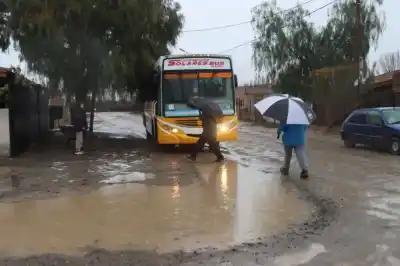 Lluvia en Roca: barrios periféricos bajo el agua y el barro