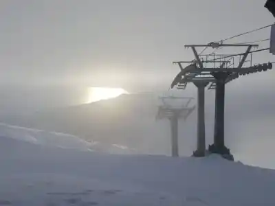 Falla mecánica en pleno vuelo: evacuaron con sogas a pasajeros de la telesilla más alta del Cerro Catedral