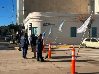Por 75 puestos en duda, Comodoro se queda sin colectivos y el conflicto se profundiza