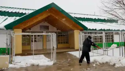 Nieve paraliza escuelas en la cordillera de Río Negro: qué pasará con las clases en Bariloche