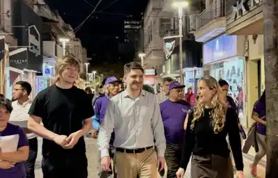 Caminata y respaldo nacional: así fue el cierre de campaña de La Libertad Avanza en la Capital