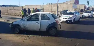 Un Ford Ka y un camión chocaron en pleno centro de Río Grande: hay un herido