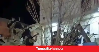 Allanamientos en Caleta Olivia: detienen a un hombre y secuestran un arsenal