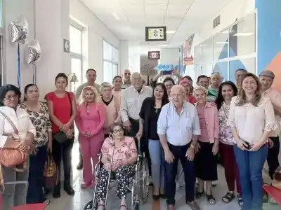 Sonó la campana en el CEMENURNK: el emotivo homenaje que marcó cuatro años de lucha contra el cáncer