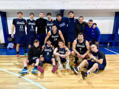 Universitario sorprendió a Fortín Barracas en su casa y escaló en la B