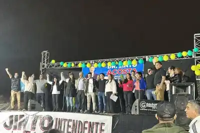 Cerró su campaña con una caravana que paralizó Los Telares: el mensaje que dejó Jinto Acosta