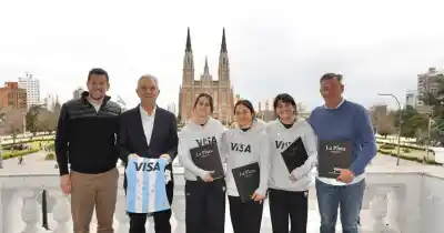 Las Leonas visitaron al intendente Alak: ¿qué hablaron en la reunión?