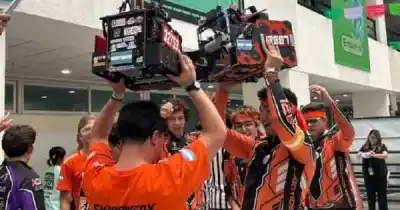 Dos jóvenes de Las Heras conquistaron el mundo de la robótica y el municipio los homenajeó