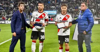 El homenaje que emocionó a Otamendi y Montiel en La Plata