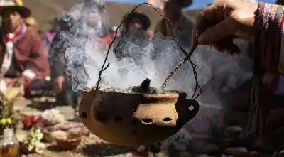 Salta se alista para el 1 de agosto: el humo que ahuyenta las malas energías y honra a la Pachamama