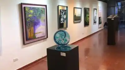 32 artistas exponen en una muestra que promete deslumbrar en Posadas