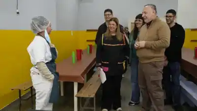 El intendente Accastello y su gabinete desembarcaron en el Carlos Pellegrini: ¿qué encontraron en las escuelas y clubes?