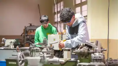 40 jóvenes de escuelas técnicas buscan su lugar en Alumbrera: el plan que promete trabajo y formación