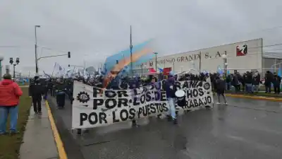 Alerta en Río Grande: la UOM para y sale a la calle por el riesgo de 200 despidos