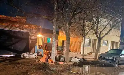 Discutió con la amiga de su ex y apuñaló a dos que salieron a defenderla: tiene antecedentes por homicidio
