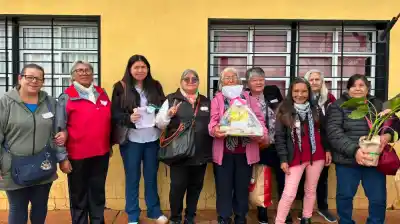 Bailaron, jugaron al bingo y compartieron: así celebraron los abuelos de Itaembé Guazú