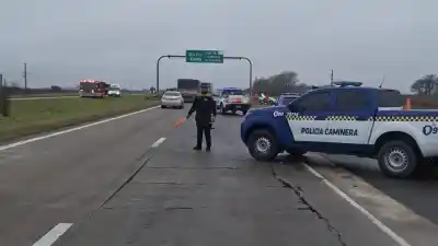 Tragedia en la autopista Córdoba-Rosario: vuelco fatal deja tres muertos y un herido grave