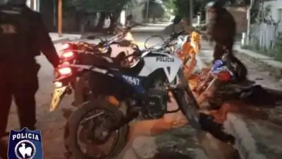 Huida a toda velocidad terminó en el suelo: dos motochorros detenidos en San Pedro