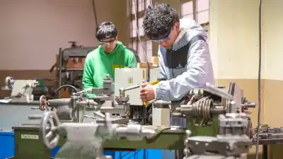 40 jóvenes de Catamarca logran un año de formación pagada en Alumbrera: conocé los detalles