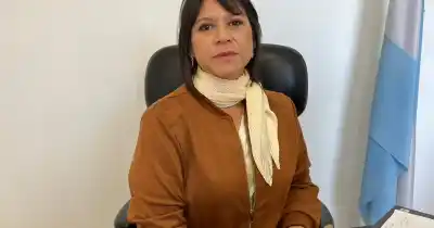 Una diputada denunció que el Gobierno debe salarios a más de 500 docentes y pidió explicaciones
