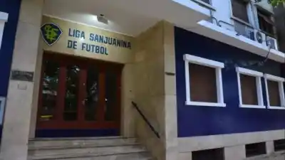 Tragedia en San Juan: la Liga de Fútbol tomó una drástica decisión que paraliza el deporte