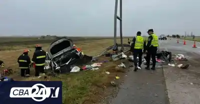 Tres muertos y un herido grave tras un vuelco en la autopista Córdoba-Rosario: el dramático rescate en Morrison