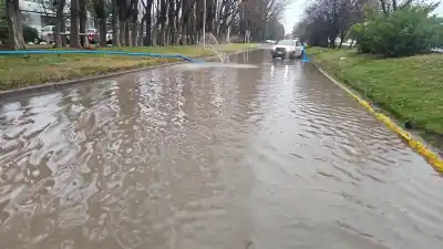 Cayó en una noche el 20% de la lluvia de todo un año en Neuquén: el agua no da tregua