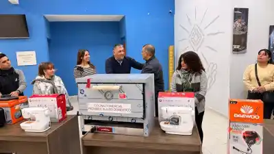 Más de 2.000 emprendedores ya recibieron apoyo municipal: ¿qué pasó en la Escuela de Robótica?