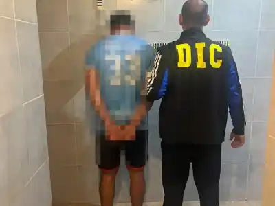 La madre lo encontró frente a su casa: detuvieron a un joven por acosar a una adolescente