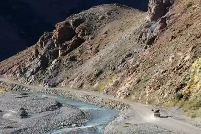 Temporal en el Alto Neuquén: cómo el nuevo equipamiento de Vialidad evitó una catástrofe vial