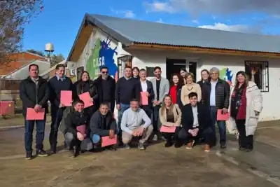 Lanzan una diplomatura gratuita para equipos sociales de municipios: ¿qué temas aborda?