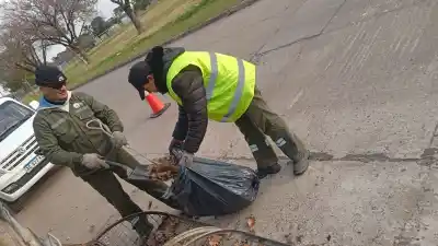 Se viene el agua: refuerzan la limpieza en Santa Fe por la alerta amarilla