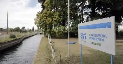 Colocaron una compuerta clave en la planta Balloffet: el servicio de agua ya está normalizado