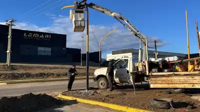 Ultiman detalles para el semáforo clave en Ruta 12 de Caleta Olivia