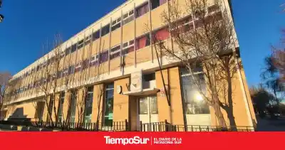 Fría sorpresa en un colegio de Río Gallegos: llegaron con sus hijos y se encontraron con las puertas cerradas