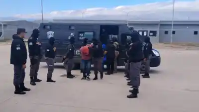 Otro lote de presos deja las comisarías de la Capital rumbo a Benjamín Paz