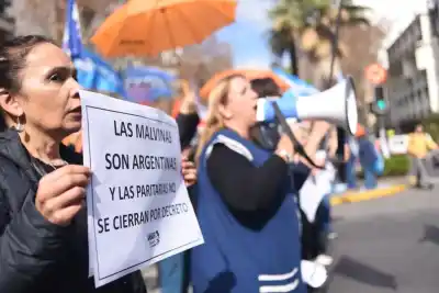 Ruido y furia contra Pullaro: docentes y médicos coparon las calles de Rosario