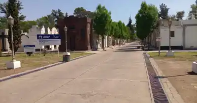 Visitó la tumba de su hija y lo que encontró la dejó helada: había otra persona enterrada allí