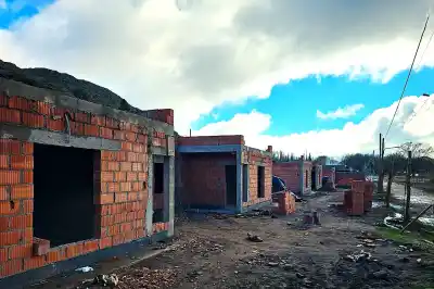 Las obras de 28 viviendas avanzan a todo ritmo en tres localidades de Pringles