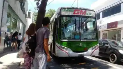 Se evitó el paro de colectivos en Catamarca: el acuerdo salarial que salvó el servicio
