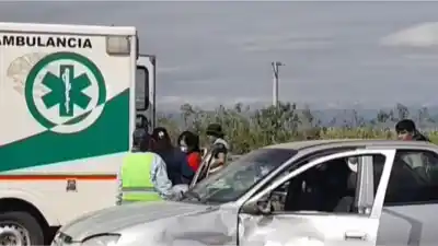 Un remís y un auto chocaron de frente en la Ruta 34: el impactante saldo que dejó el siniestro