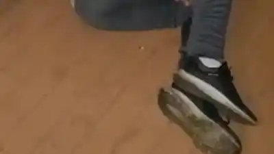 Un amigo lo encontró ensangrentado en la puerta de su casa: "¡Subilo al auto, lo llevamos ya!"