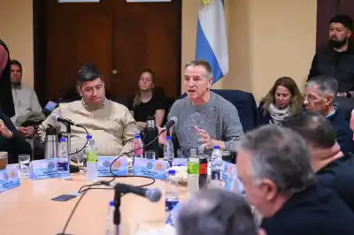 El movimiento sindical se suma a la protesta contra la ley que permite vender tierras a extranjeros