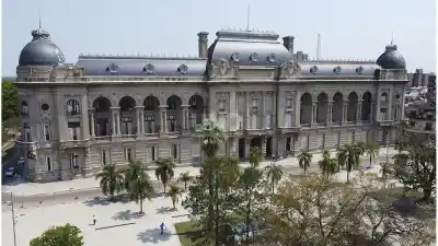 Pullaro firmó el decreto que define los sueldos: cuánto cobrarán los estatales y jubilados mes a mes