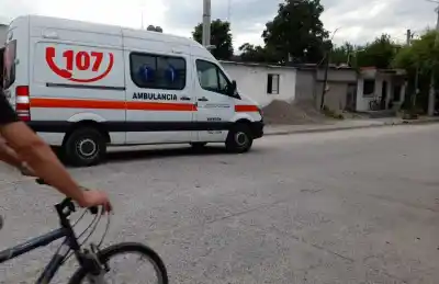 Chocaron un perro con la moto y terminaron hospitalizadas
