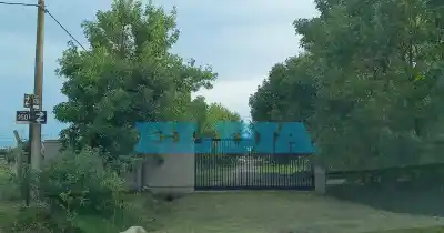 Un portón apareció de la nada y cortó el paso en una calle de La Plata: el misterio que indigna a los vecinos