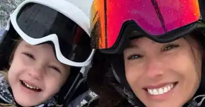 La chaqueta fucsia de la hija menor de Pampita que robó todas las miradas en la nieve